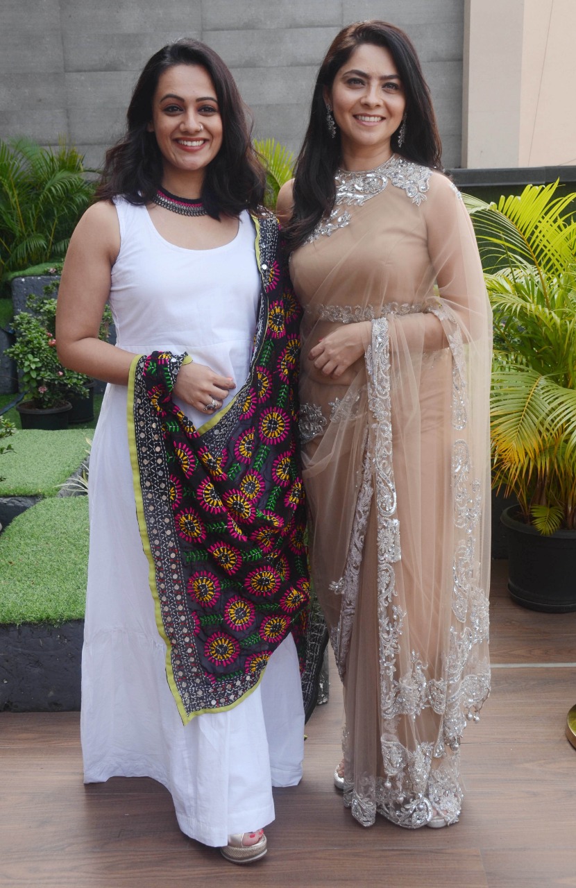 sonali kulkarni and spruha joshi