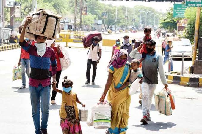 सरकारच्या ड्रीमप्रोजेक्ट समृद्धी महामार्गाला स्थलांतराचा मोठा फटका; 10500 मजूर परतले गावी