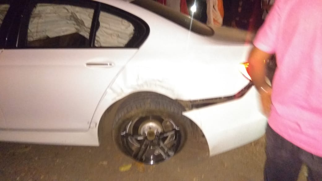 marathi actor pravin tarades car collided with tree in saswad