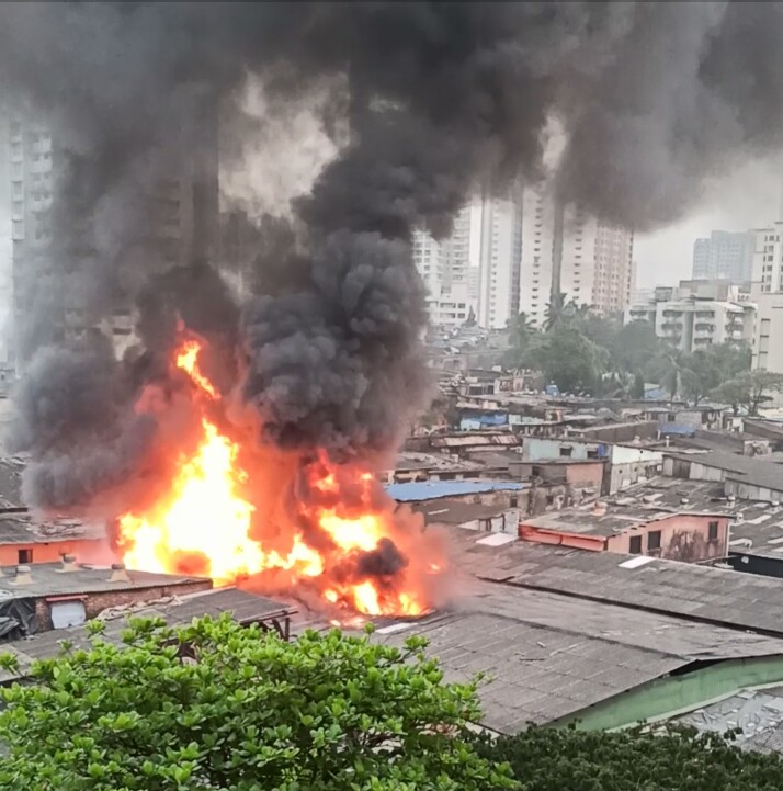 fire broke out at a wooden godown at Malad