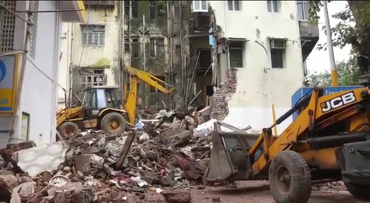 building collapses, one killed in dongri mumbai maharashtra