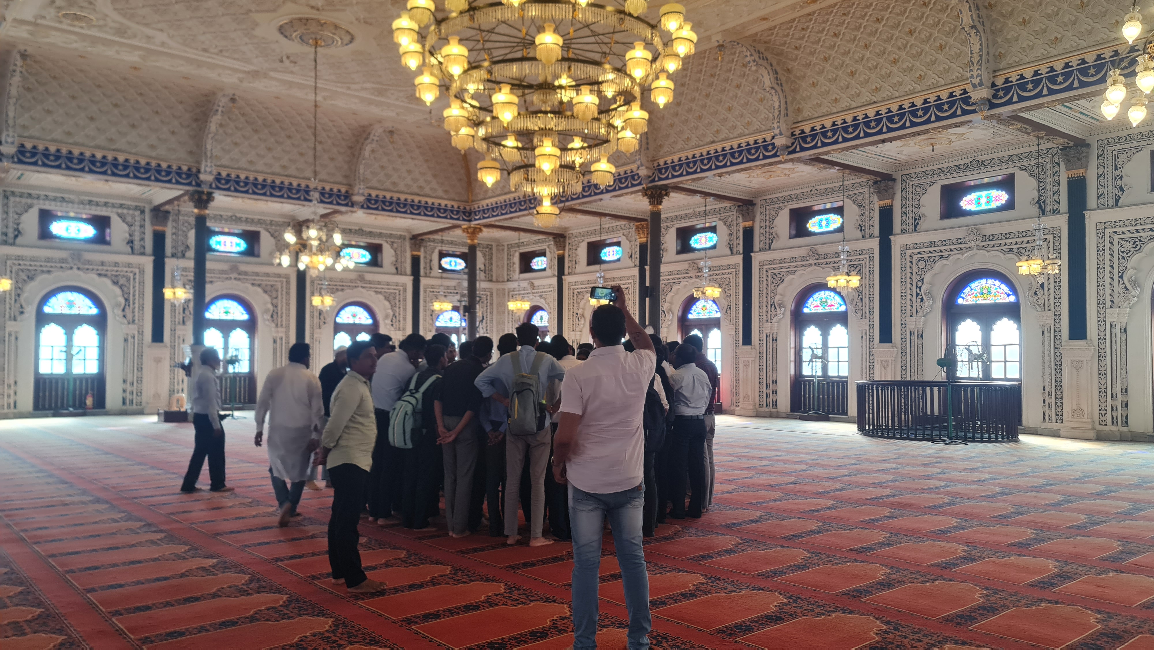 مرکزی ایجنسی کے 40 افسران پر مشتمل وفد نے جامع مسجد ممبئی کا دورہ کیا