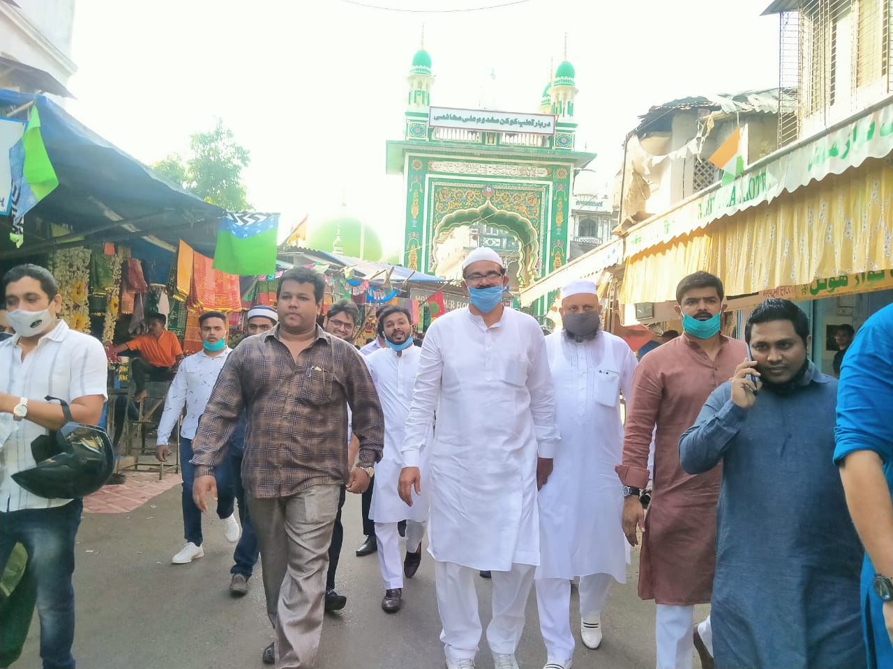 AIMIM workers attendance at the dargah of mumbai for GHMC election result