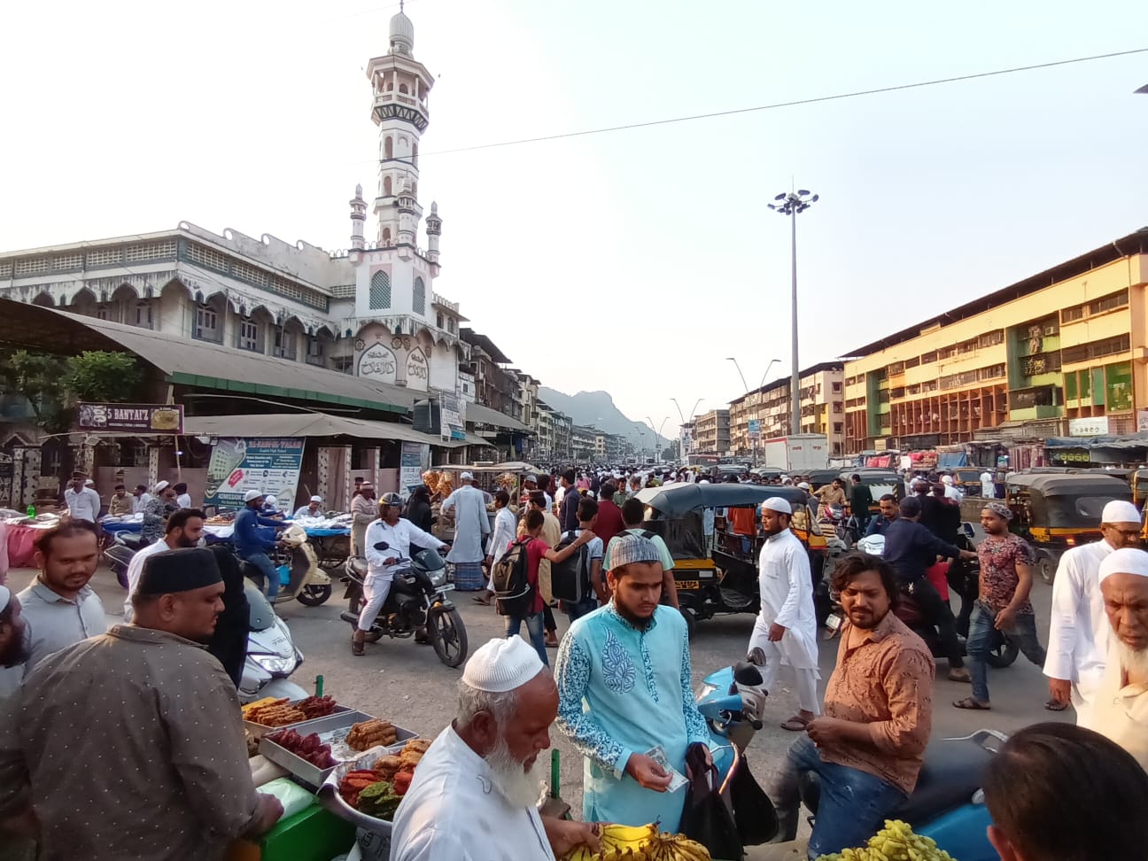 ممبئی کے مسلم اکثریتی سٹیلائٹ ٹاون ممبرا اور میرا روڈمیں رمضان  ممبئی کے اردوداں طبقے کی نئی بستیاں اردو کا ژندہ رکھا ہے