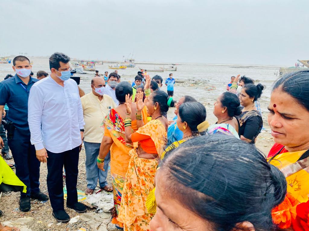 maharashtra minister aslam shaikh visit tauktae cyclone affected areas