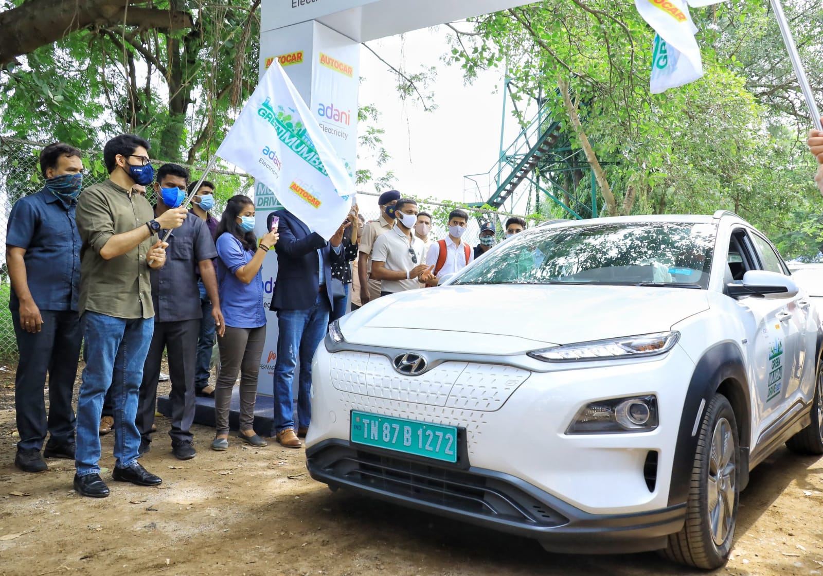 प्रदूषण कमी करण्यासाठी इलेक्ट्रिक वाहनांचा वापर वाढवावा - आदित्य ठाकरे