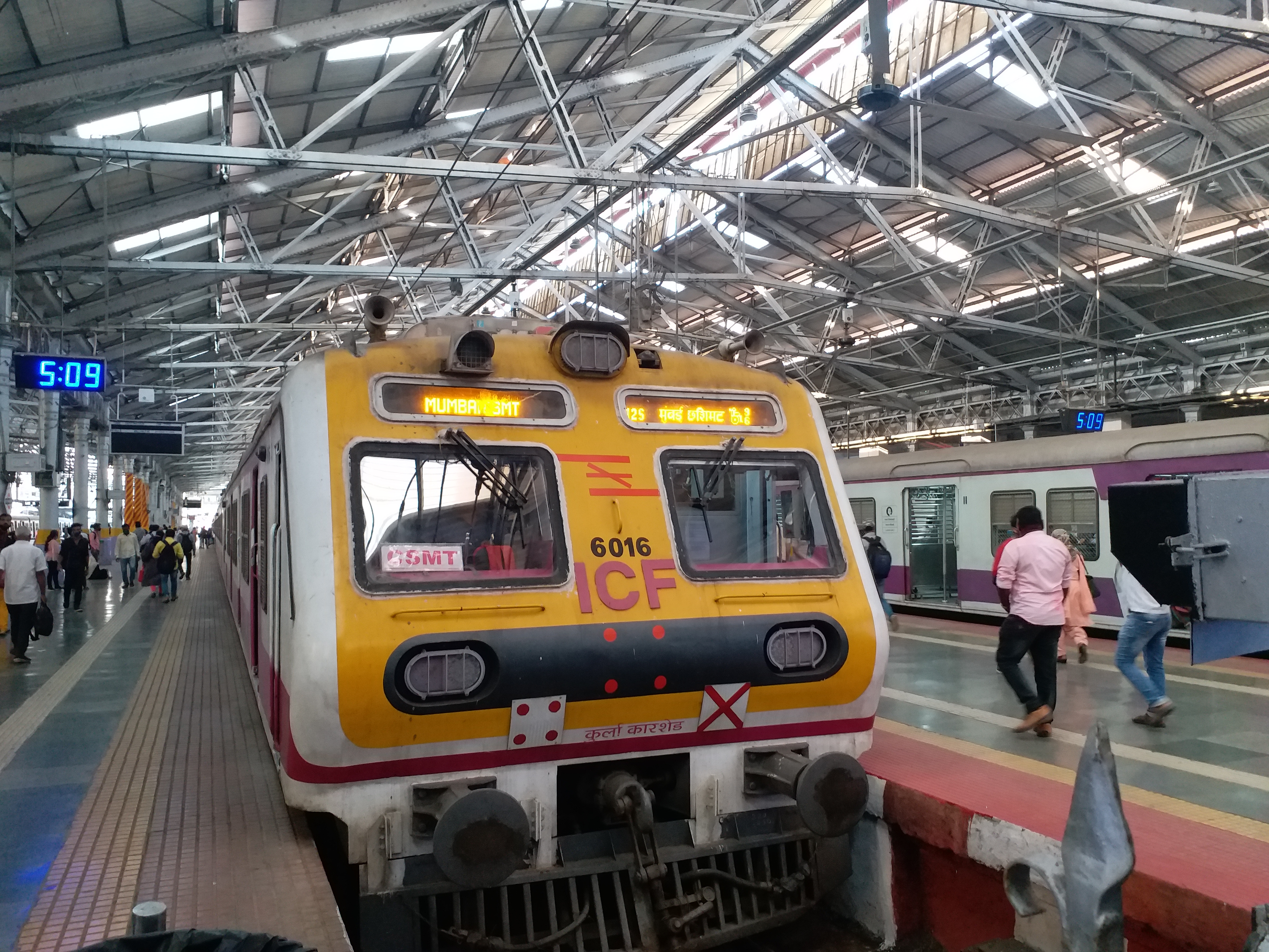 Megablocks on Central Railway lines today