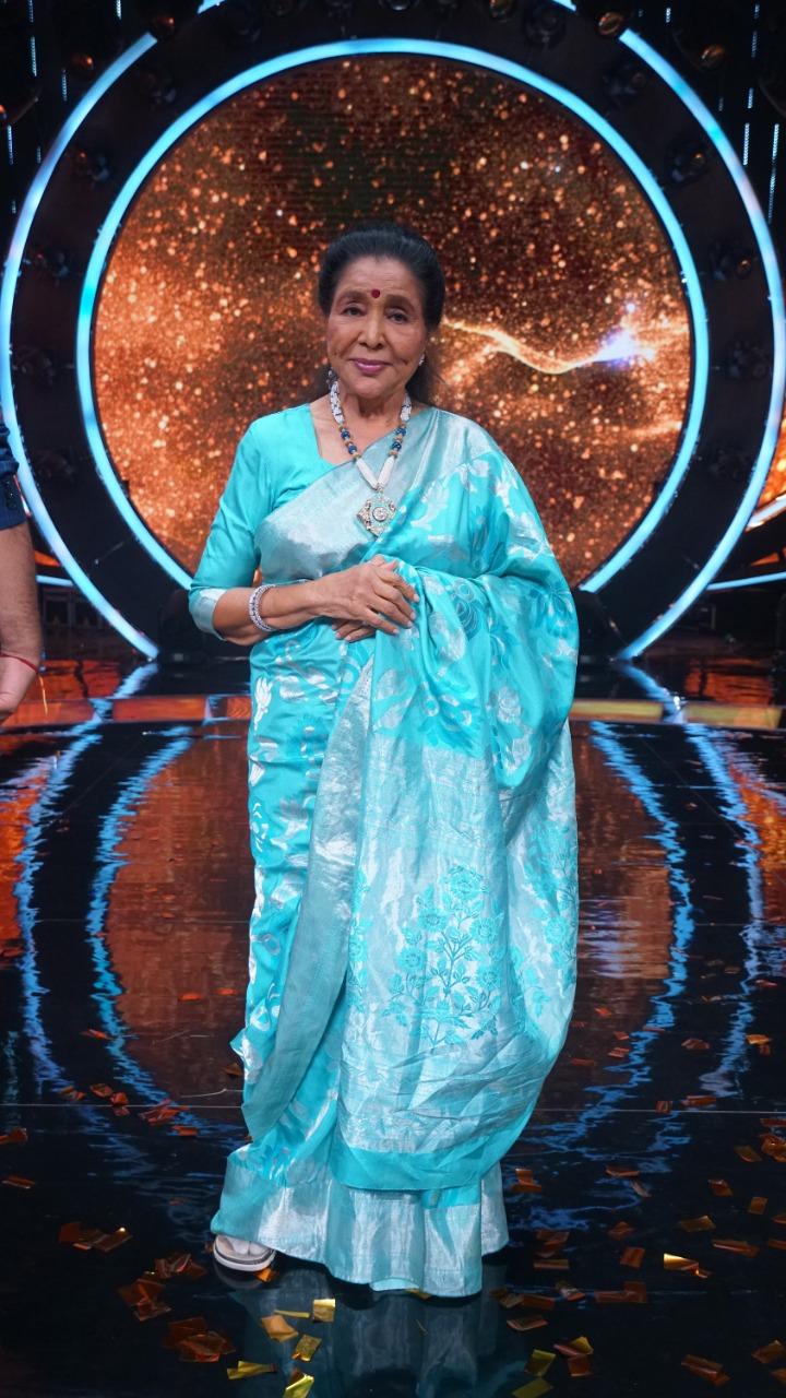 Indian Idol 12 contestant Sayali Kamble took Asha Bhosle's handprints