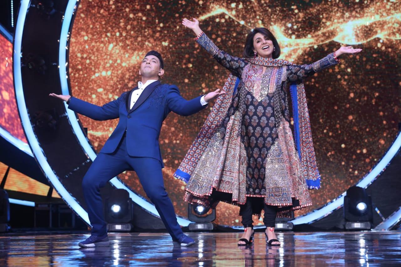 Neetu Kapoor on the stage of 'Indian Idol 12'