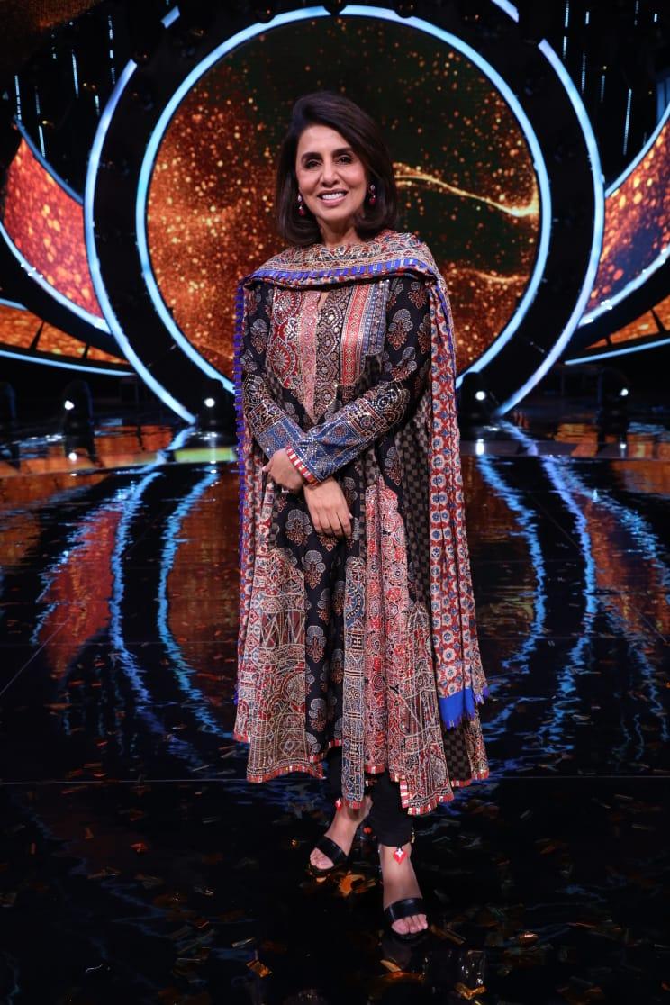 Neetu Kapoor on the stage of 'Indian Idol 12'