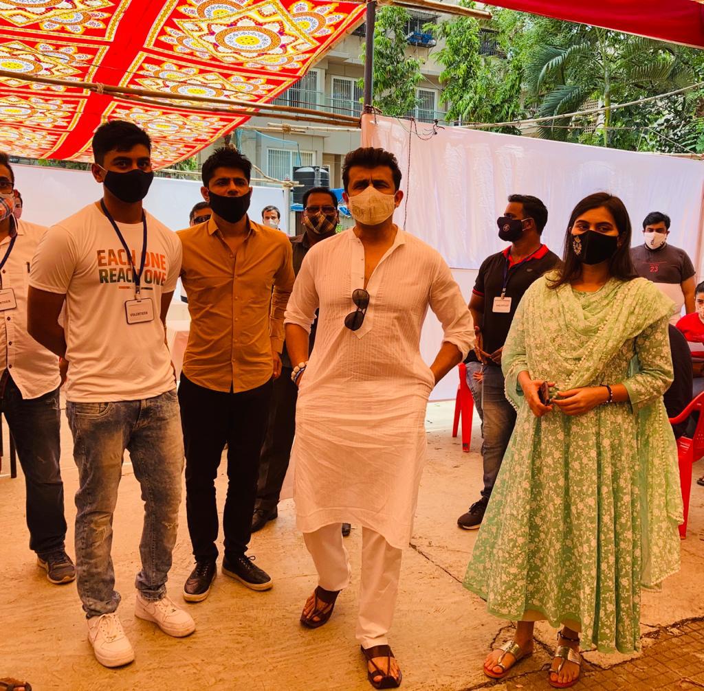 Sonu Nigam conducted covid vaccination campaign in Chembur