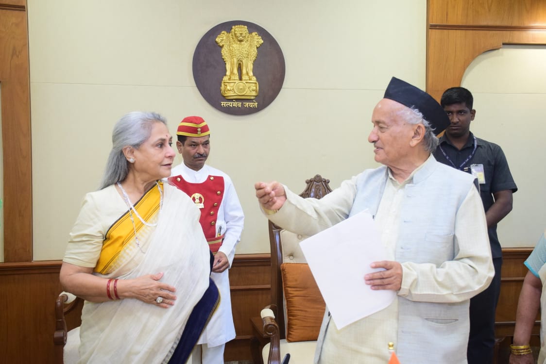 We Will not tolerate insulting women  Jaya Bachchan and women leaders meet MH governor