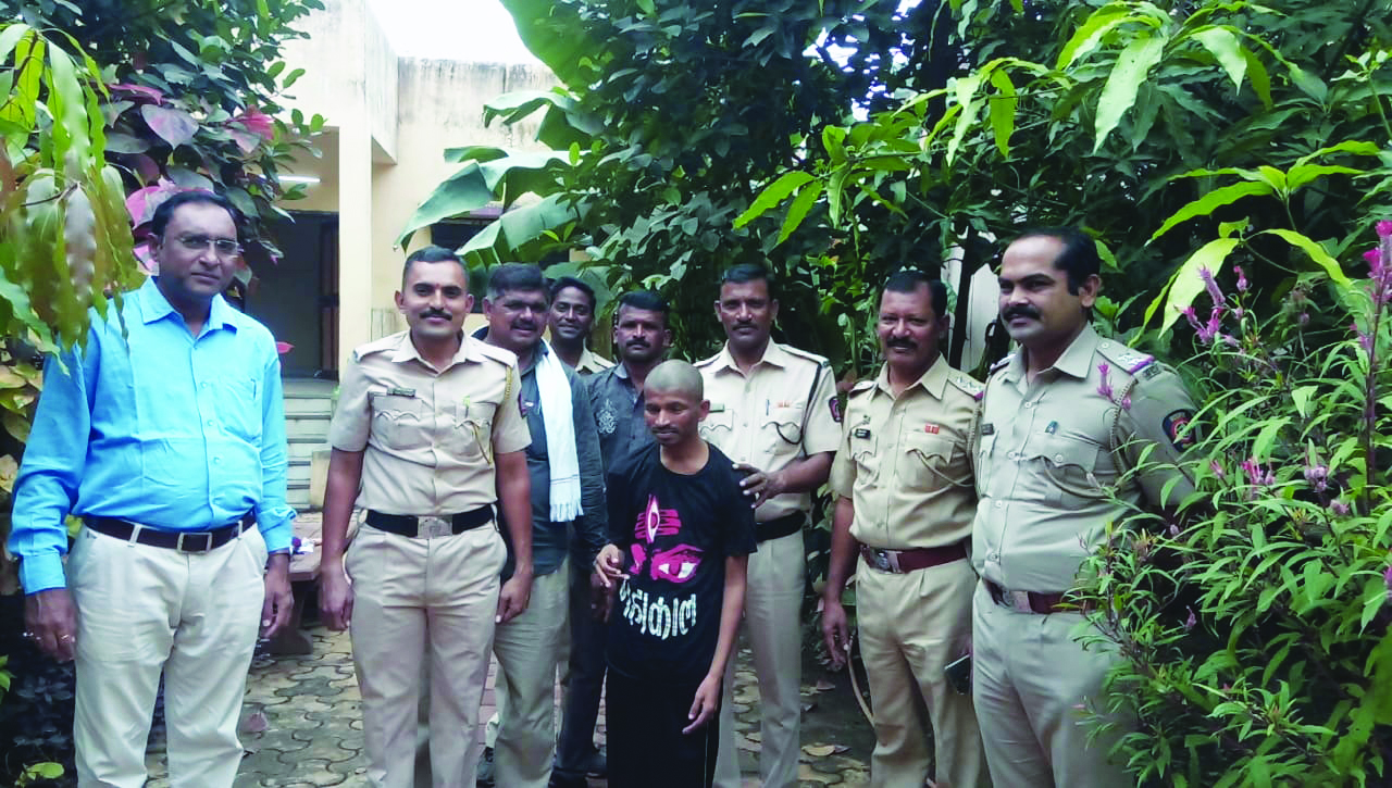 AKKALKUWA POLICE CELEBRATE DIWALI WITH MENTAL PERSON