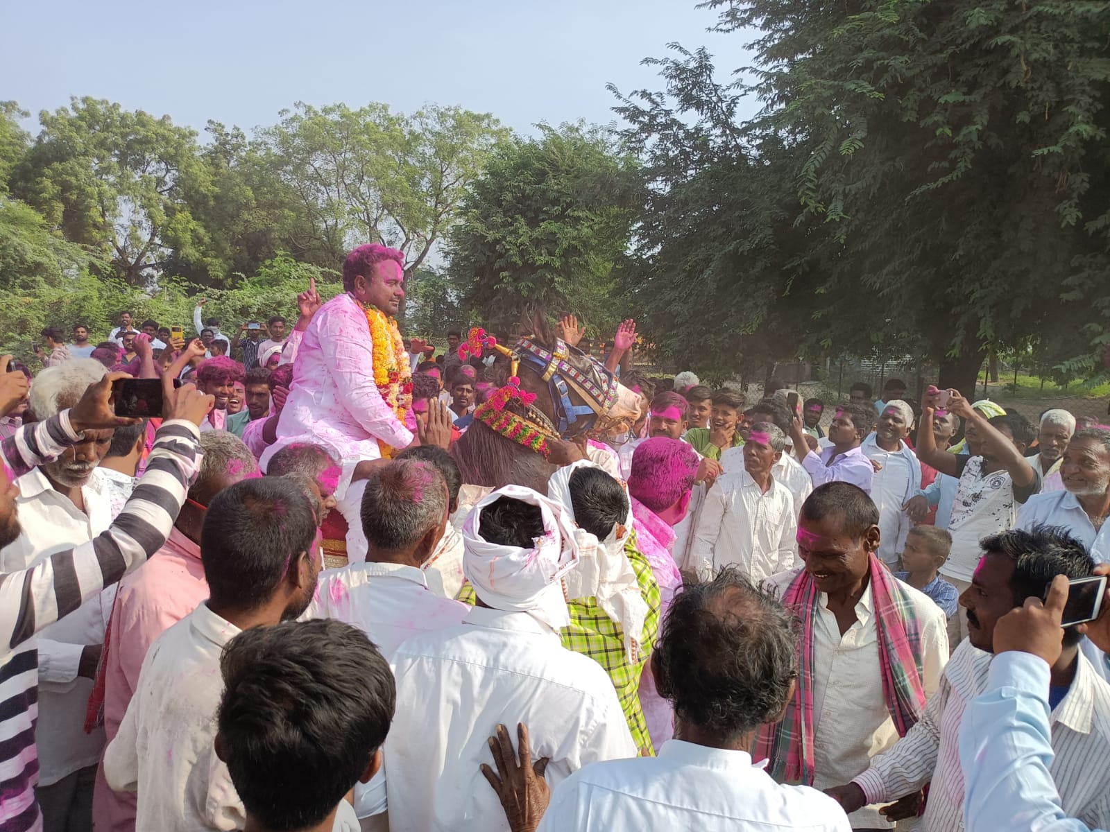 Congress celebrating victory of Jitesh Antapurkar in Deglur-Biloli assembly bye-election