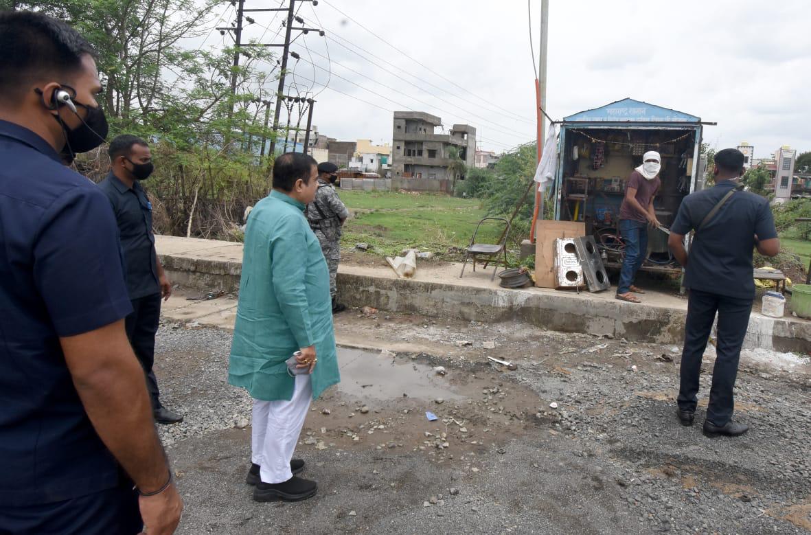 union minister nitin gadkari blocked in traffic jam nagpur