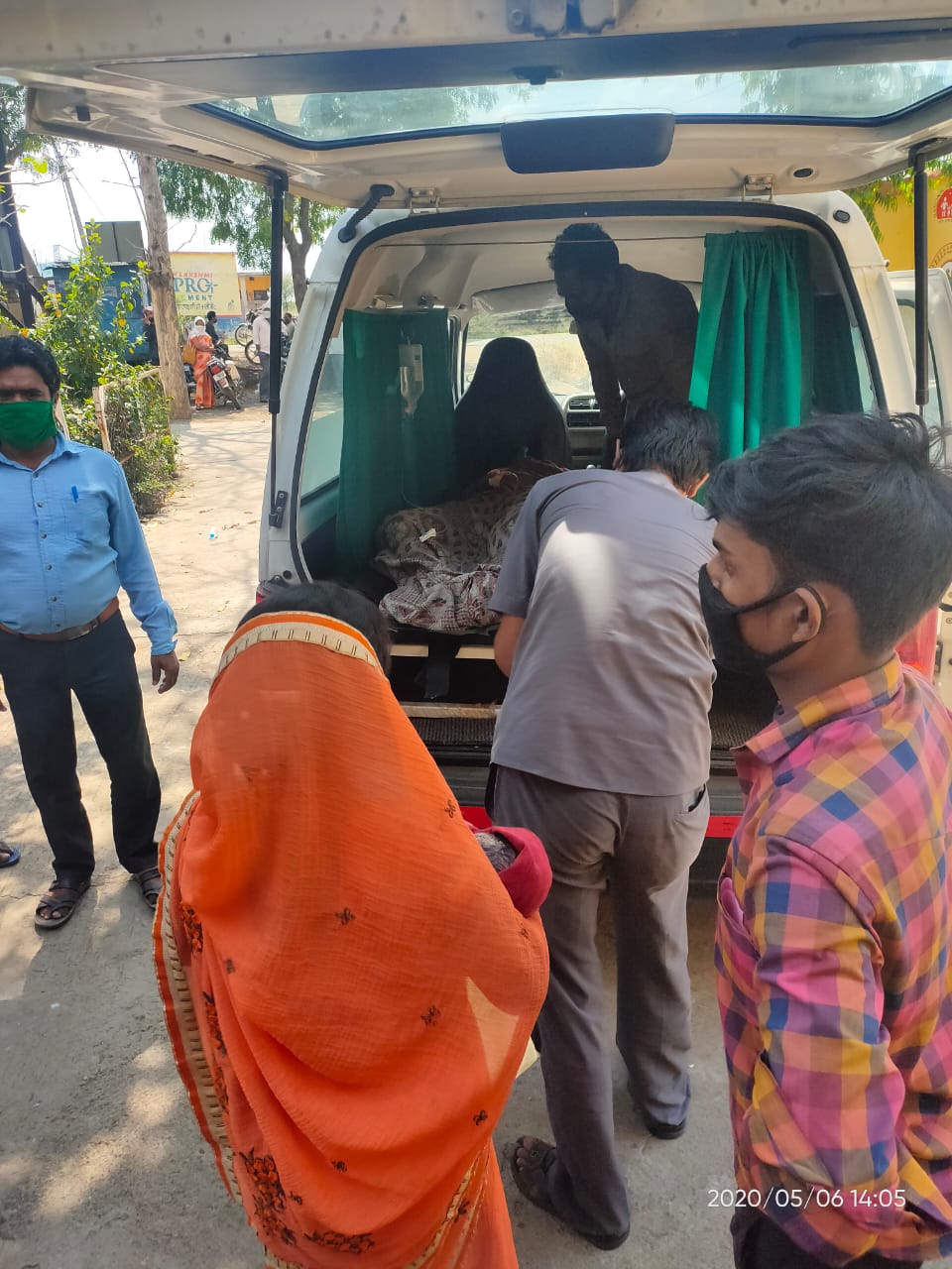 ಮಾರ್ಗಮಧ್ಯೆ ಪ್ರಸವ ವೇದನೆ, ಮಗುವಿಗೆ ಜನ್ಮ!