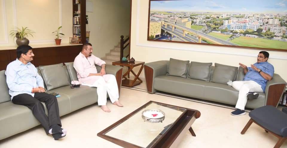 Sanjay Dutt pays courtesy call on Nitin Gadkari in Nagpur