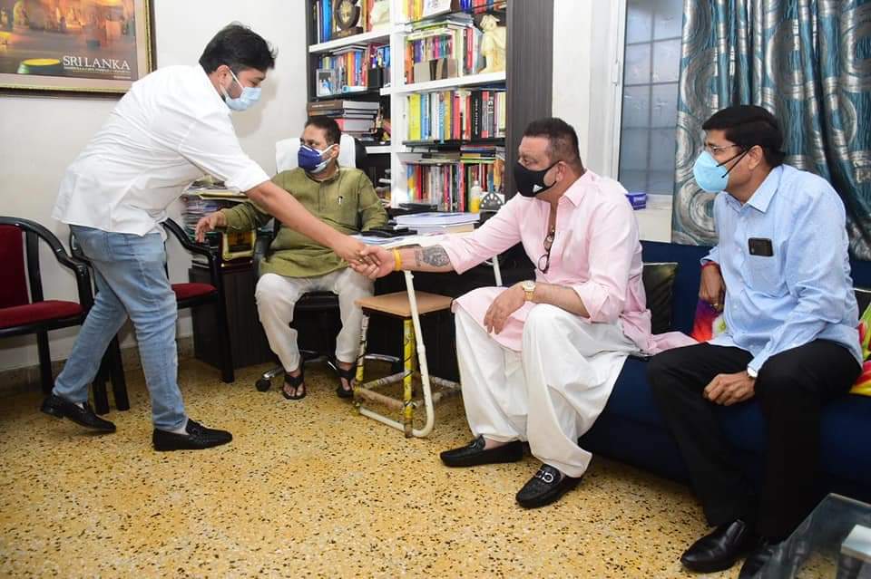 Sanjay Dutt pays courtesy call on Nitin Gadkari in Nagpur