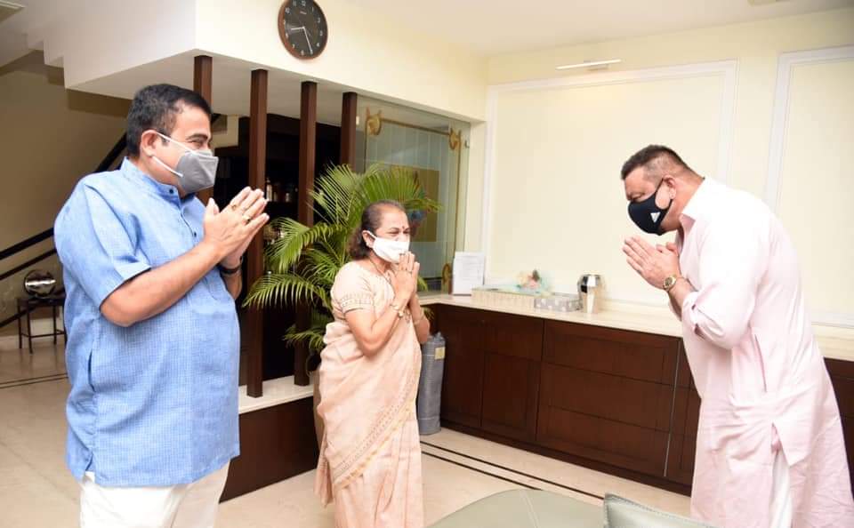 Sanjay Dutt pays courtesy call on Nitin Gadkari in Nagpur