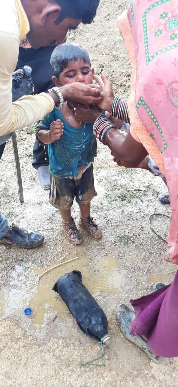 Two year old kid rescued from borewell in Nagpur