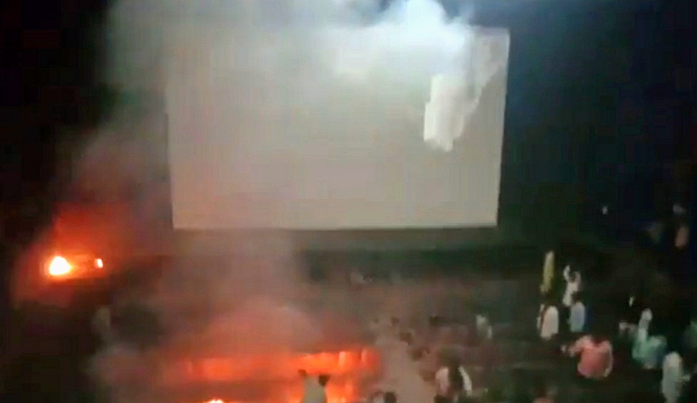 Mh-nsk-Firecracker In Cinema Hall For Salman And Shahrukh entry