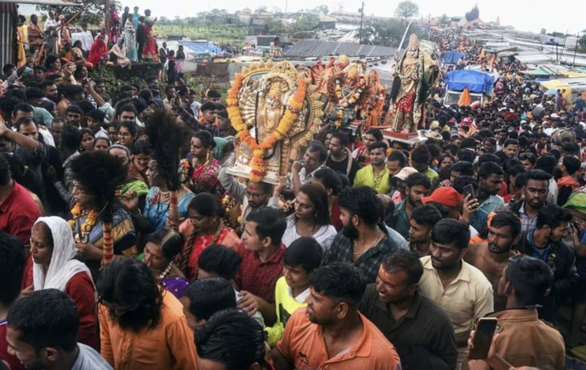 Occasion on Kojagiri Purnima thousands devotees visited at Saptshringi Fort nashik