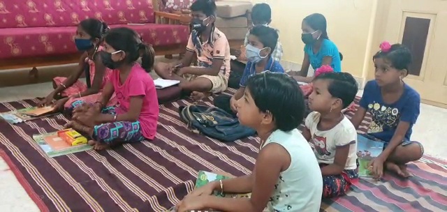 handicap teacher teaches in palghar