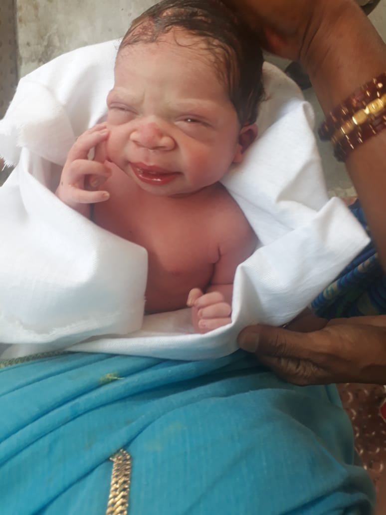 Baby delivered in Mumbai train