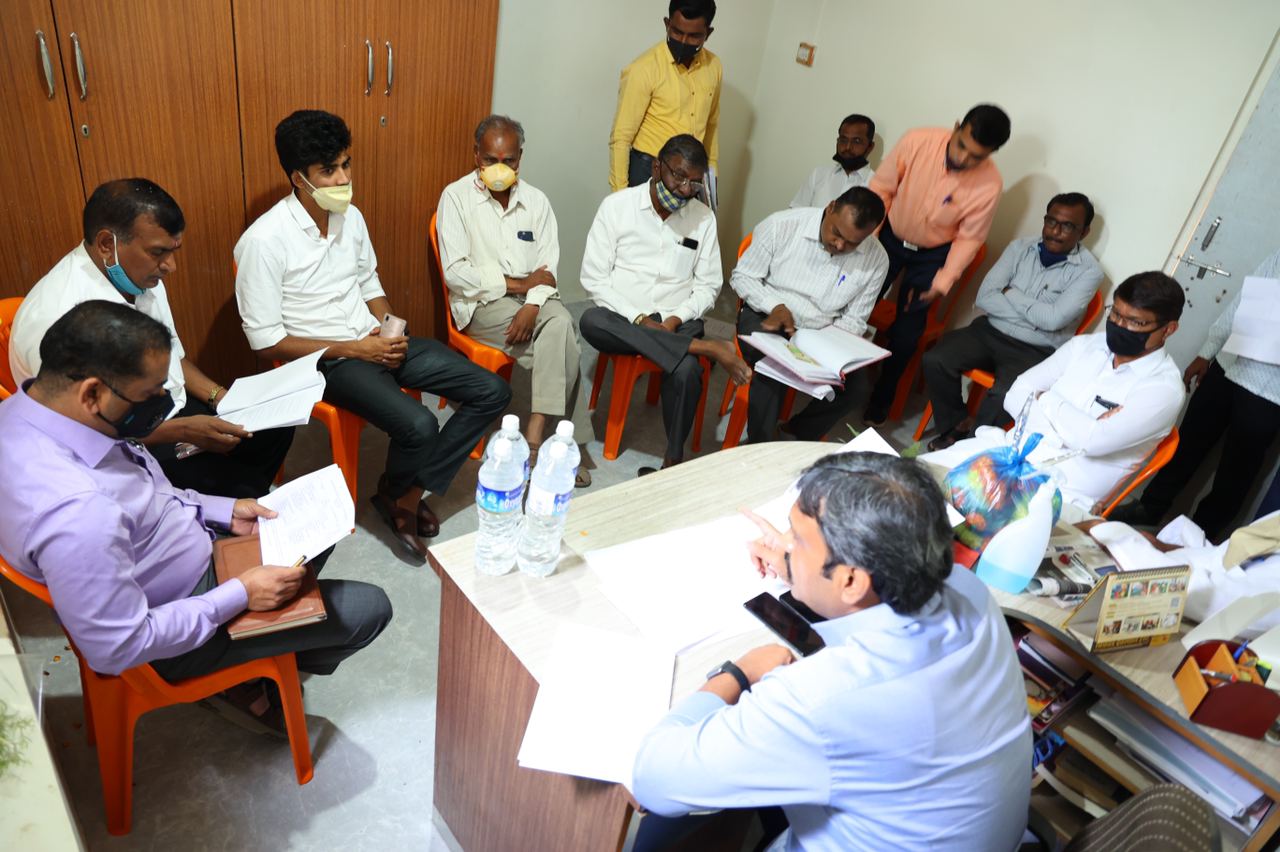 Review meeting of daund taluka sports complex committee under the chairmanship of mla rahul kul