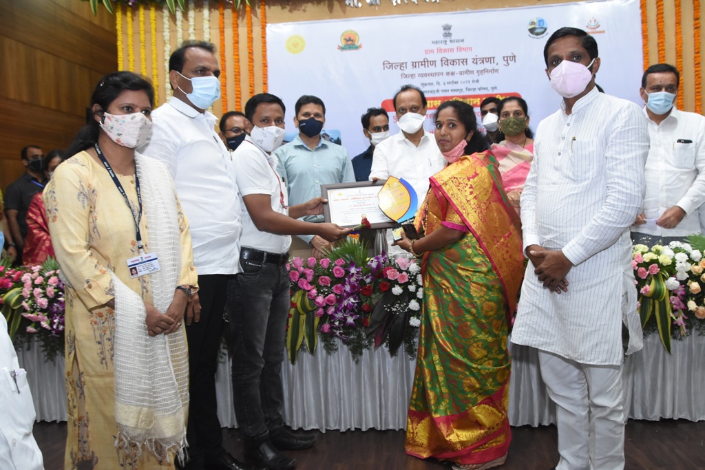 Ajit Pawar distributes awards in pune