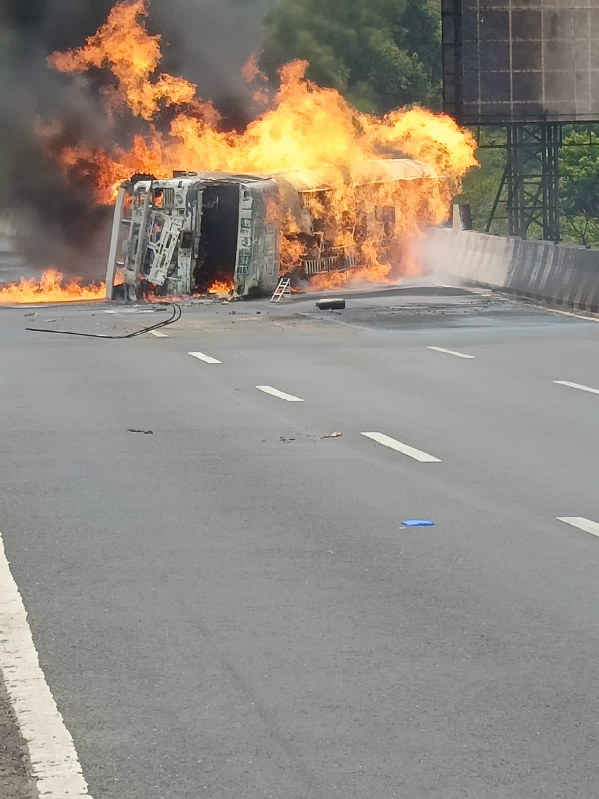 accident in mumbai pune expressway