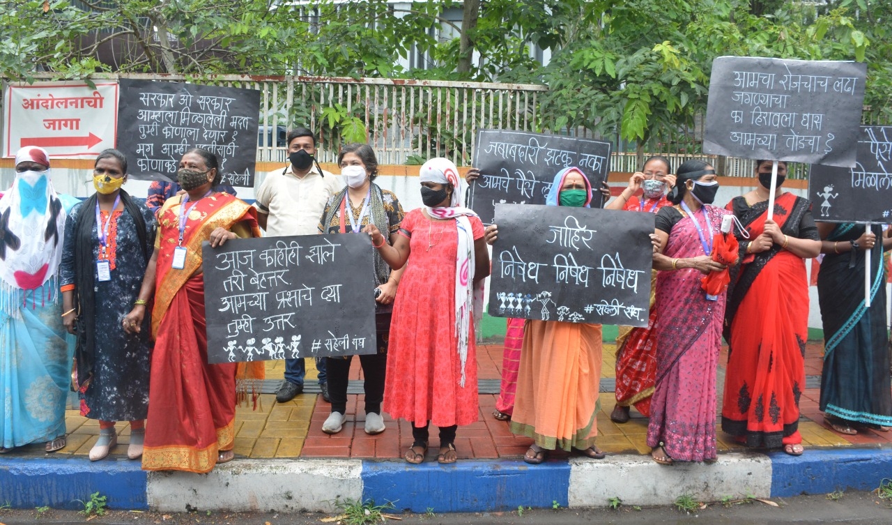 पुण्यात वेश्यावस्तीतील महिलांनी केला शासनाचा निषेध