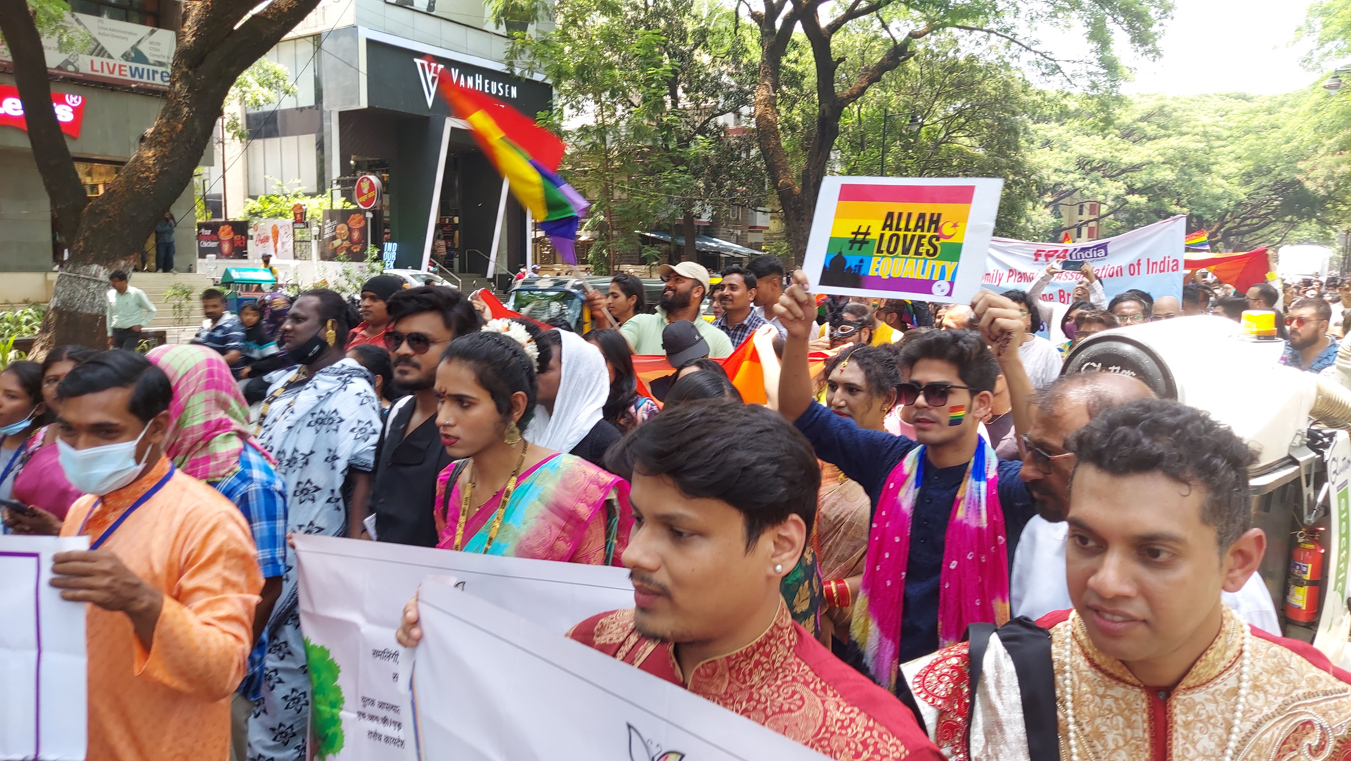 LGBT समुदाय ने निकाली 'प्राइड रैली'