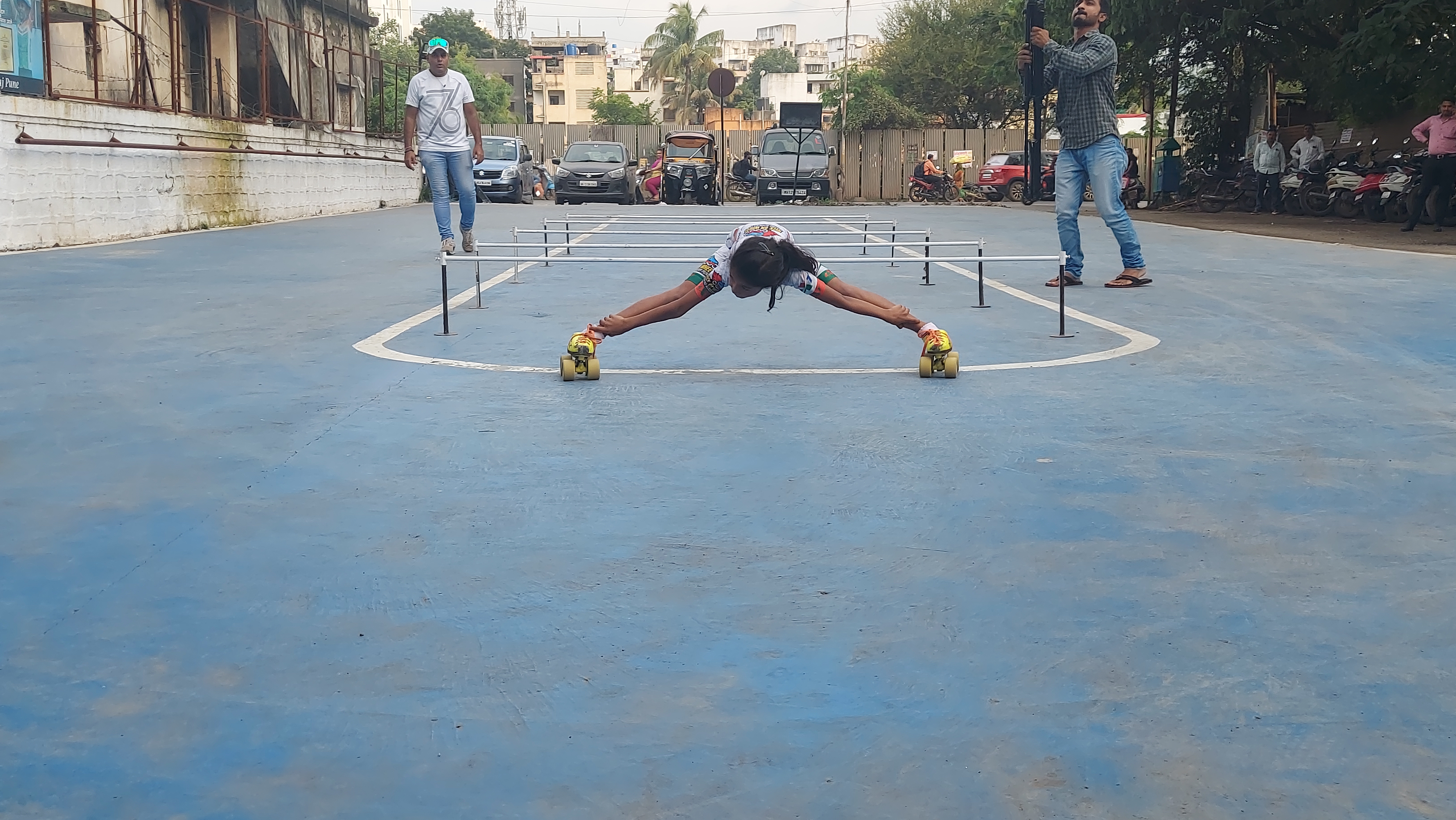 limbo skating world record  limbo skating pune  ലിംബോ സ്‌കേറ്റിങ് ലോക റെക്കോർഡ് നേടി പൂനെ സ്വദേശിനി  ലിംബോ സ്‌കേറ്റിങ് ഗിന്നസ് ബുക്ക് ഓഫ് റെക്കോർഡ്‌സ്