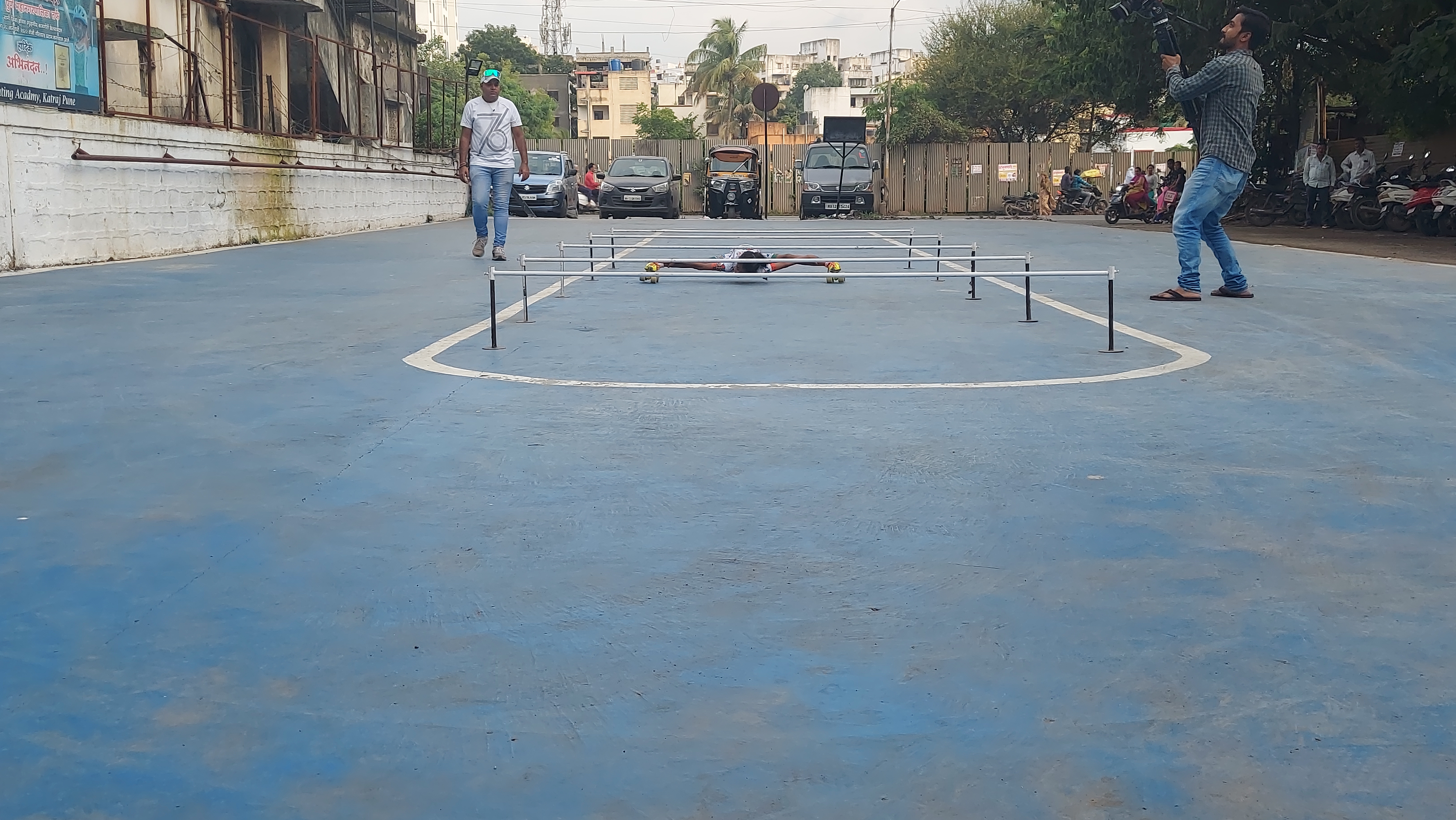 limbo skating world record  limbo skating pune  ലിംബോ സ്‌കേറ്റിങ് ലോക റെക്കോർഡ് നേടി പൂനെ സ്വദേശിനി  ലിംബോ സ്‌കേറ്റിങ് ഗിന്നസ് ബുക്ക് ഓഫ് റെക്കോർഡ്‌സ്