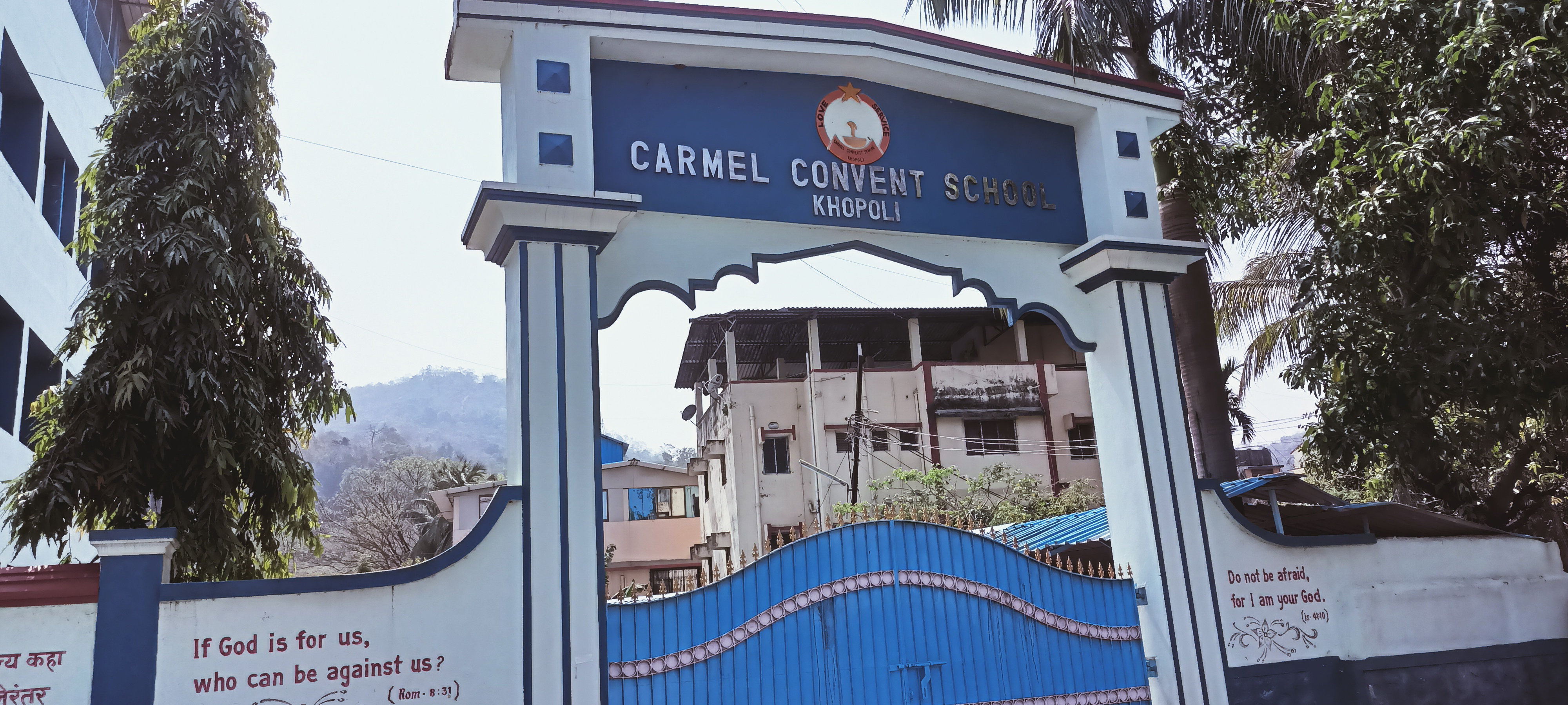 Parents agitation against khopoli Carmel School