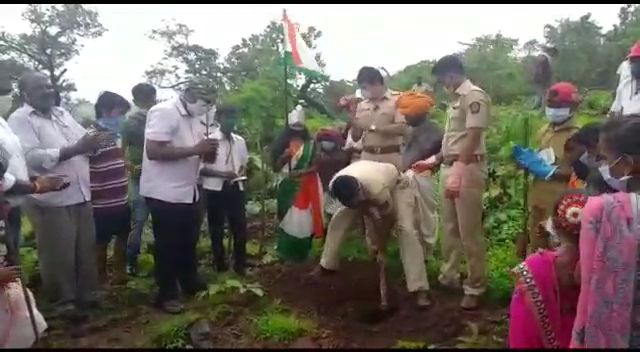 Ratnagiri police distributed 4,000 fruit trees to the cyclone-hit village