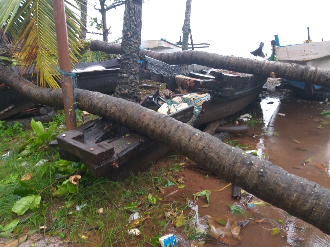 Fishermen damage by cyclone in goa