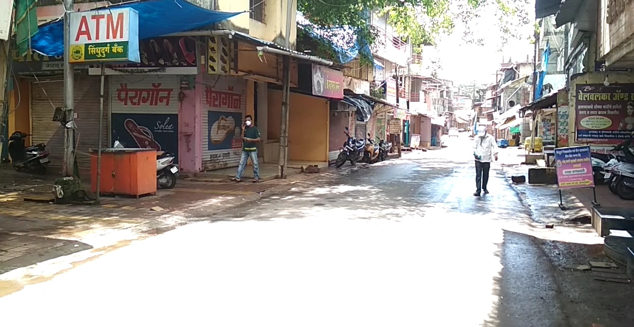 shops open on lockdown period in Kankavali, administration action initiated