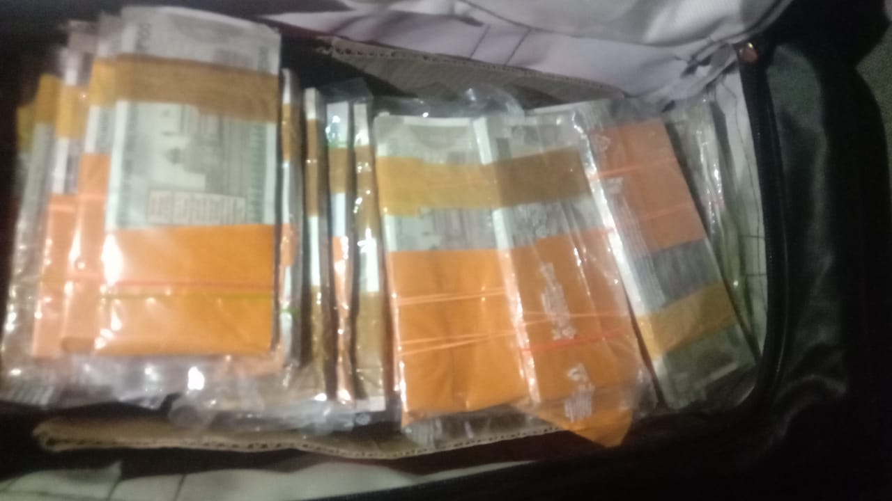 Counterfeit notes Seller arrest in sangli
