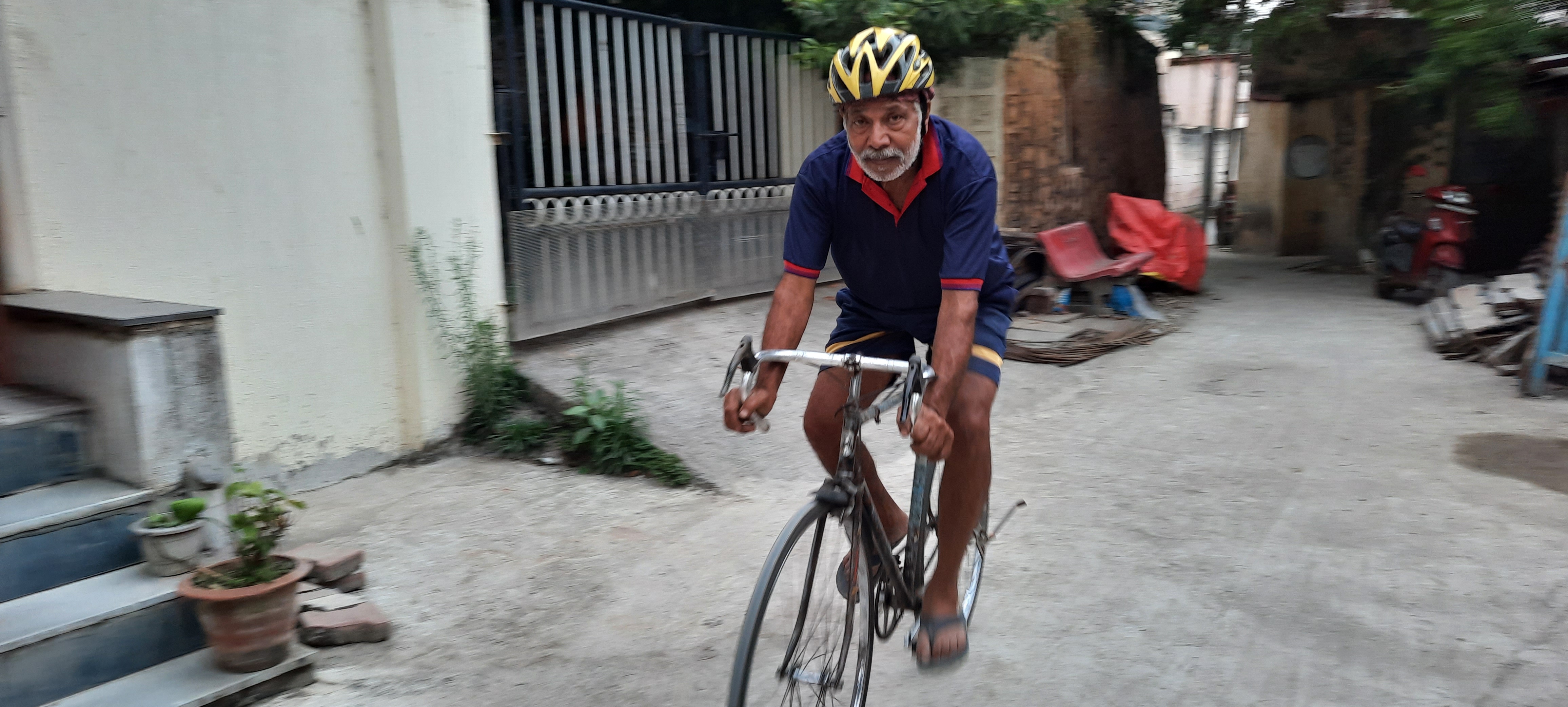 cycle journey of Maharashtra's 71 year old man