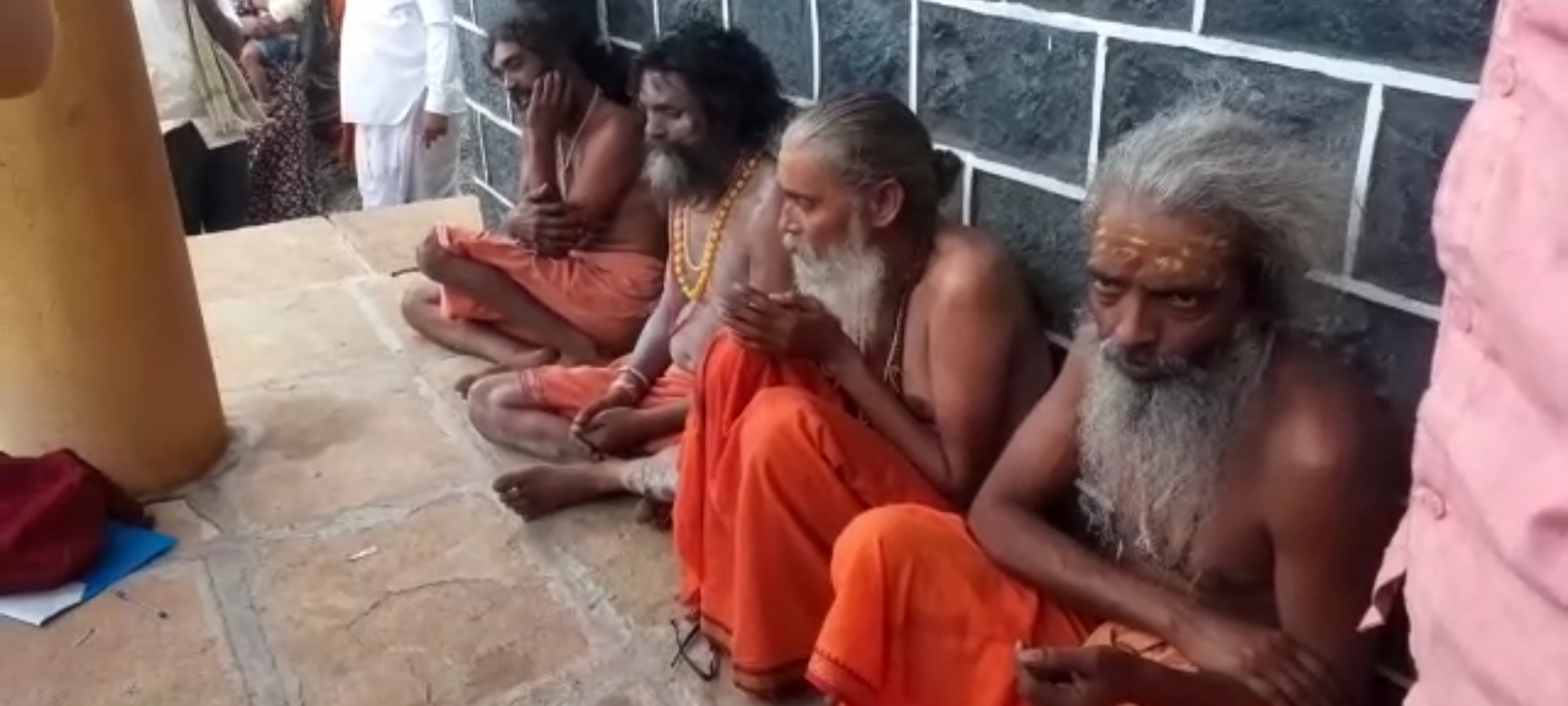 up four sadhus beaten by people in Sangli district maharastra