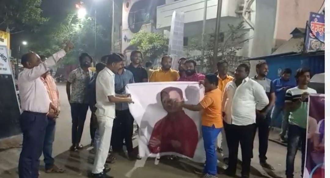 Protest agitation of Guardian Minister Datta Bharane