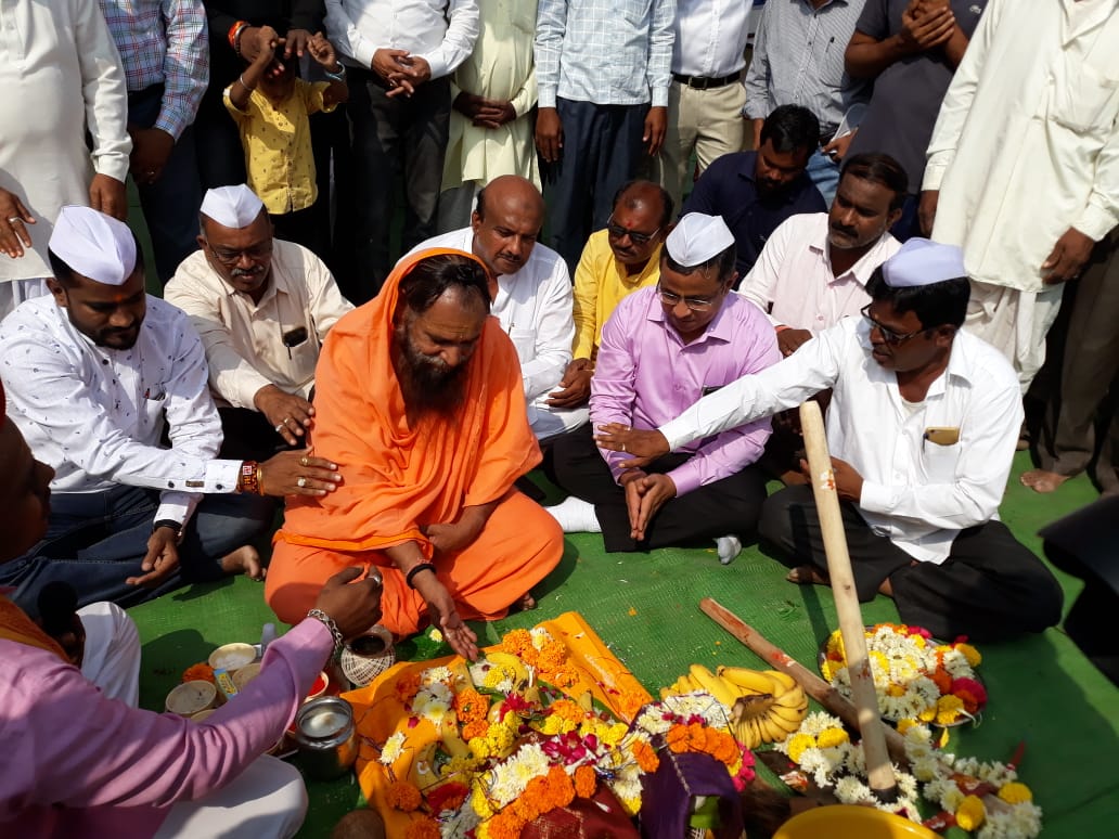 ingratiation of over bridge by jaysidheswar maharaj in solapur