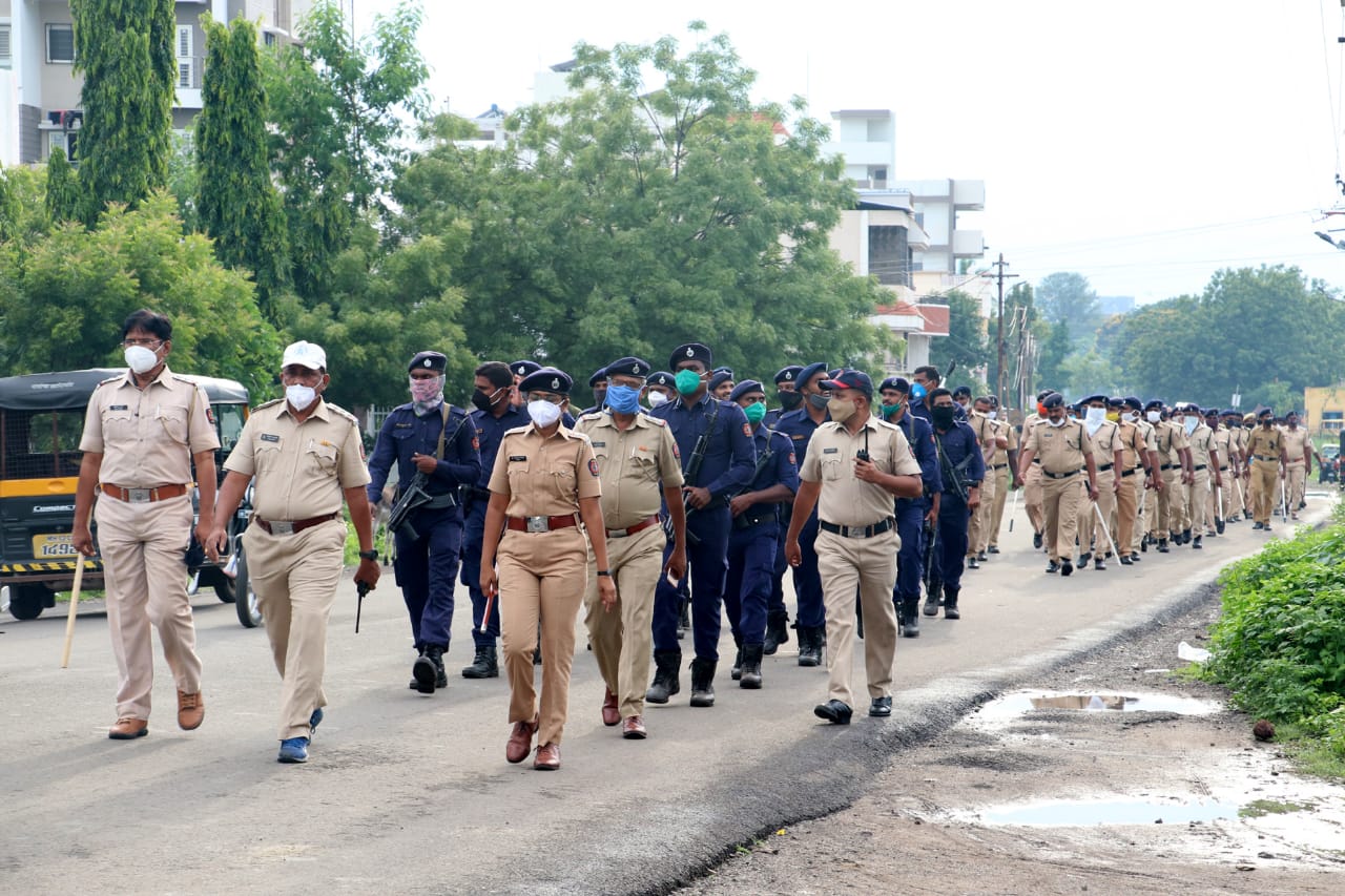 Police route march in Solapur on backdrop of Bakri Eid and Corona