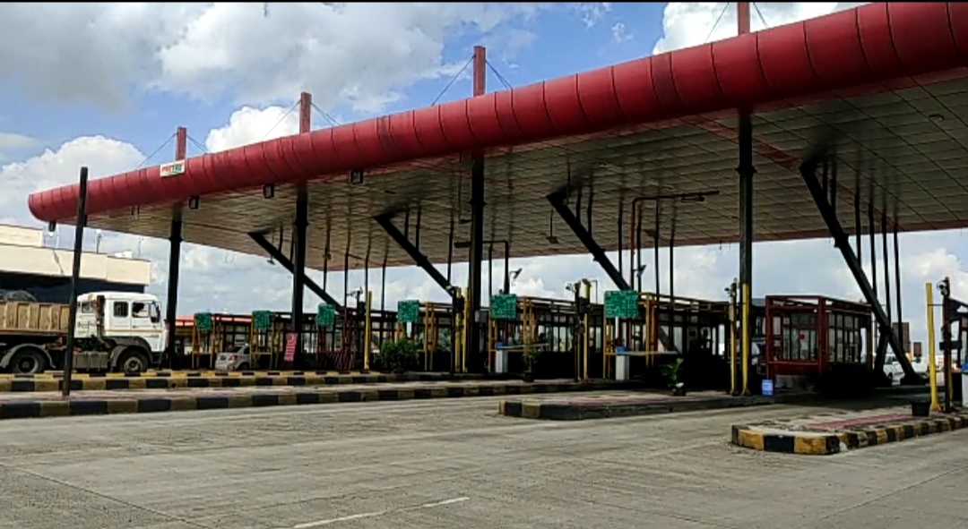 Queues of vehicles increased at the toll plaza after the lockdown