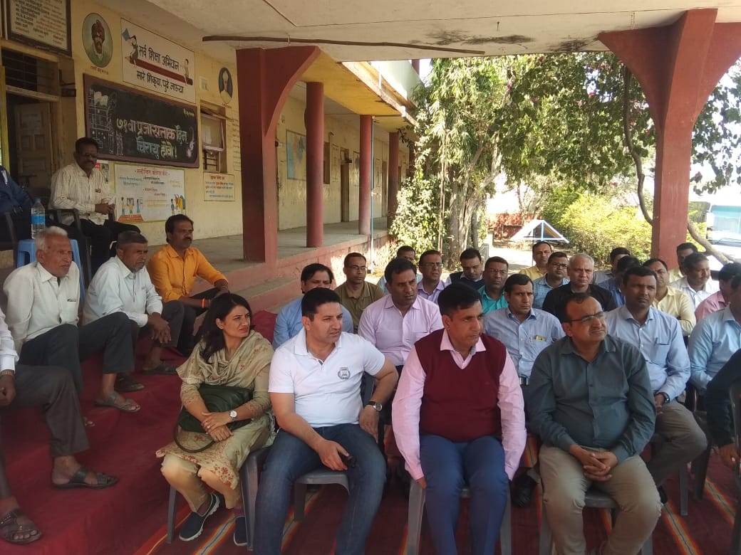 hariyana goverment team visit nidhal village satara