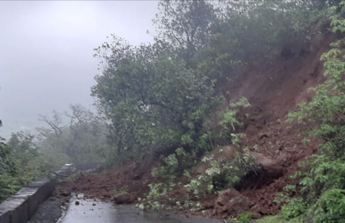 Traffic jam on Pratapgad road due to landslide