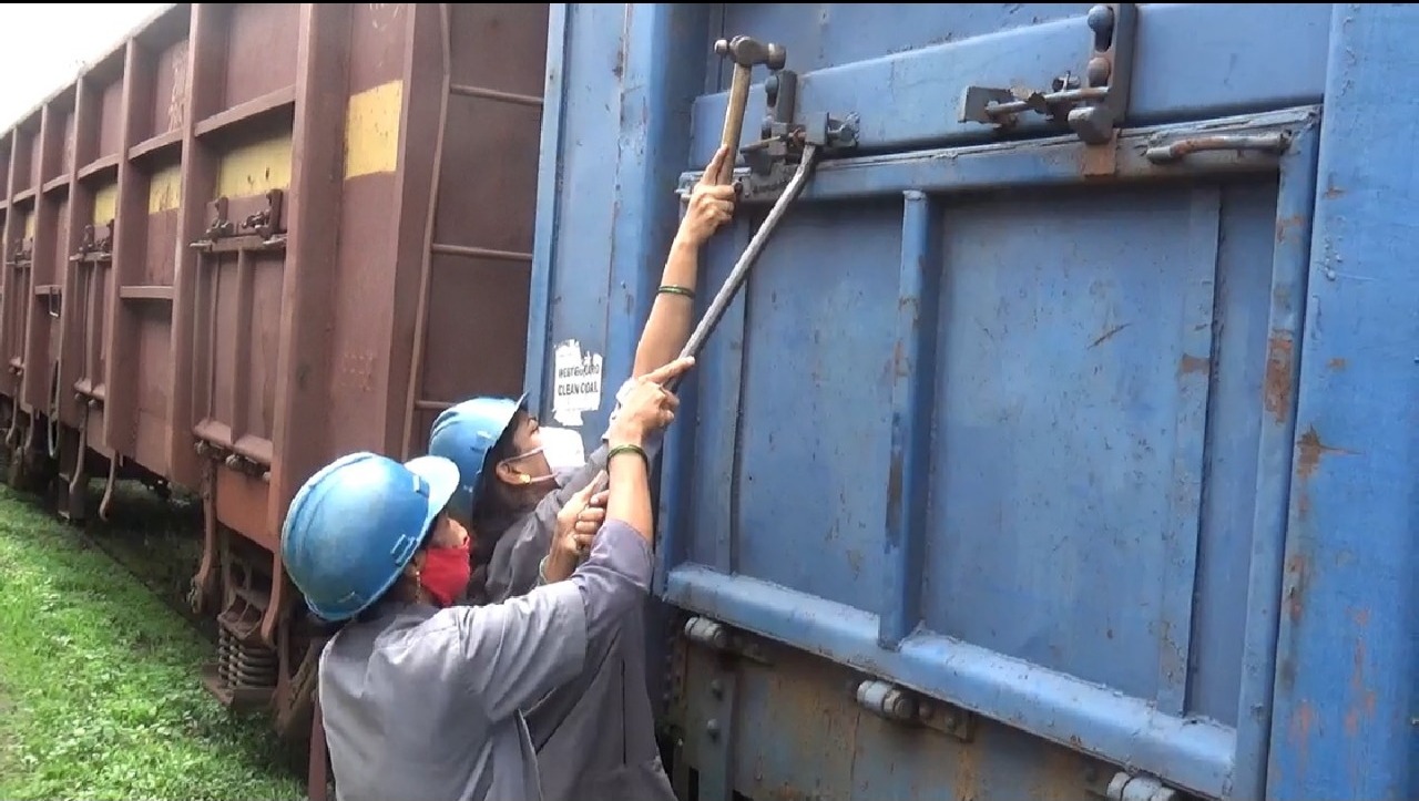 team of 10 women to inspect the Central Railway freight train in thane