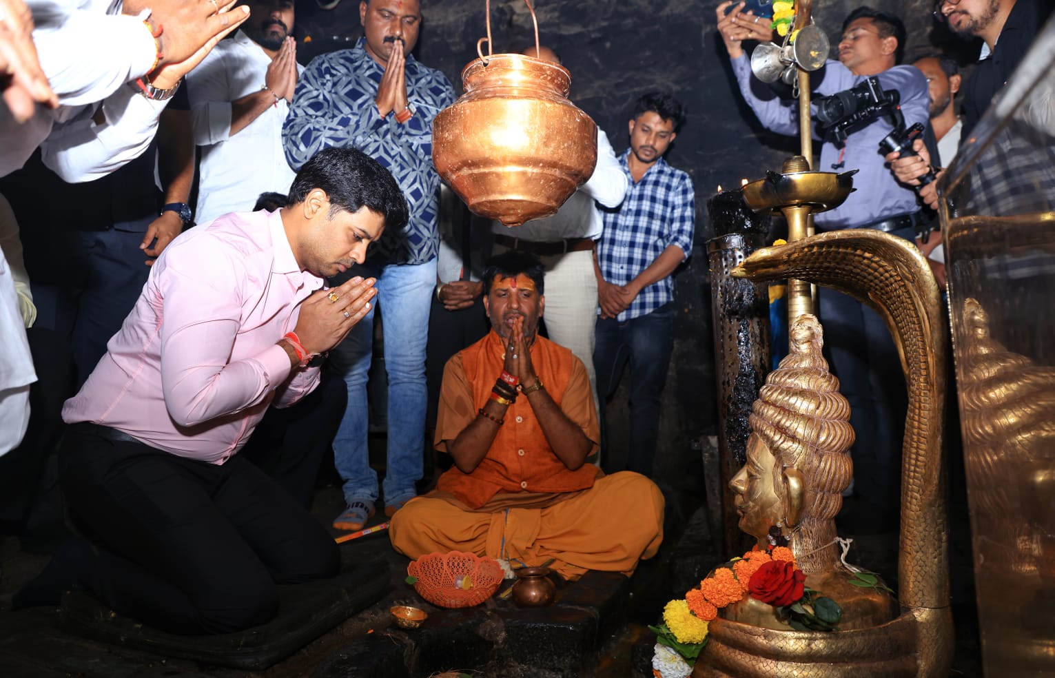 अंबरनाथ शिलाहारकालीन शिवमंदिरात खा. श्रीकांत शिंदे